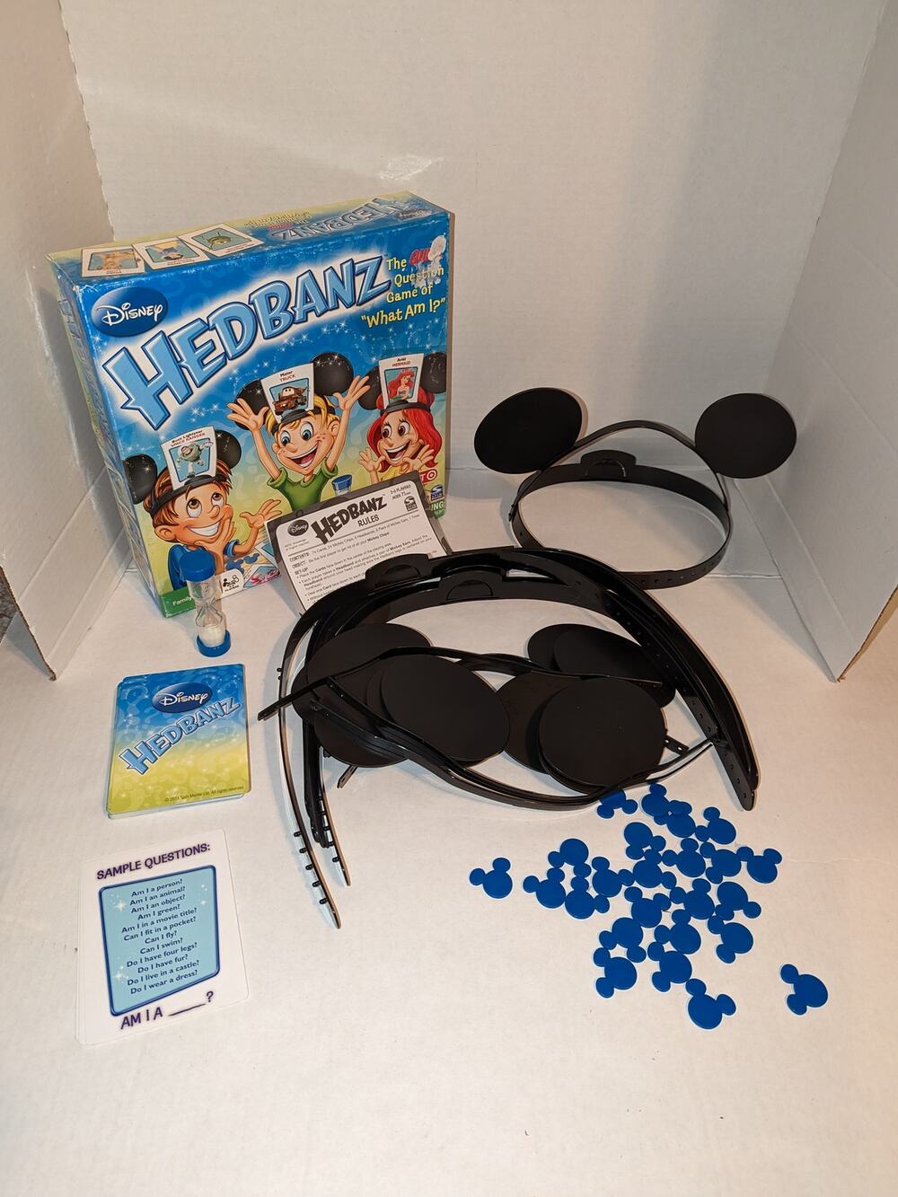 Disney Hedbanz Board Game Complete Like New Spin Master